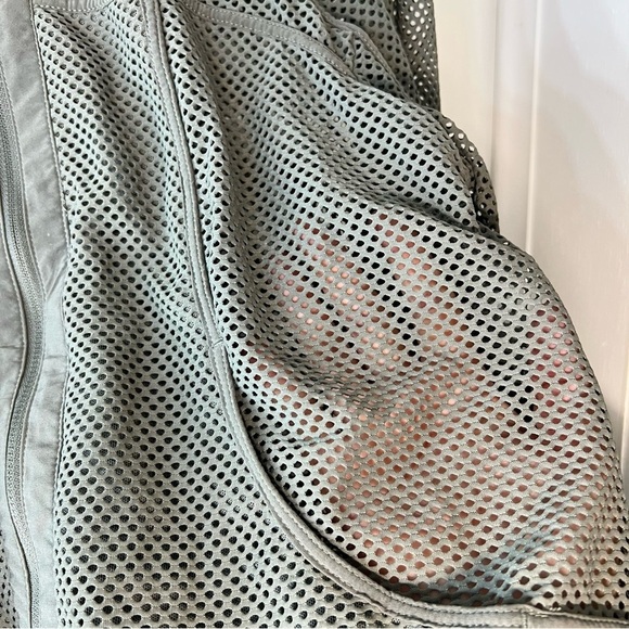 Lululemon Relaxed Fit Mesh Jacket Grey Sage / Size 6 - Picture 6 of 9